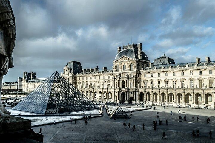 Duitse rondleiding door het Louvre met skip-the-line toegang