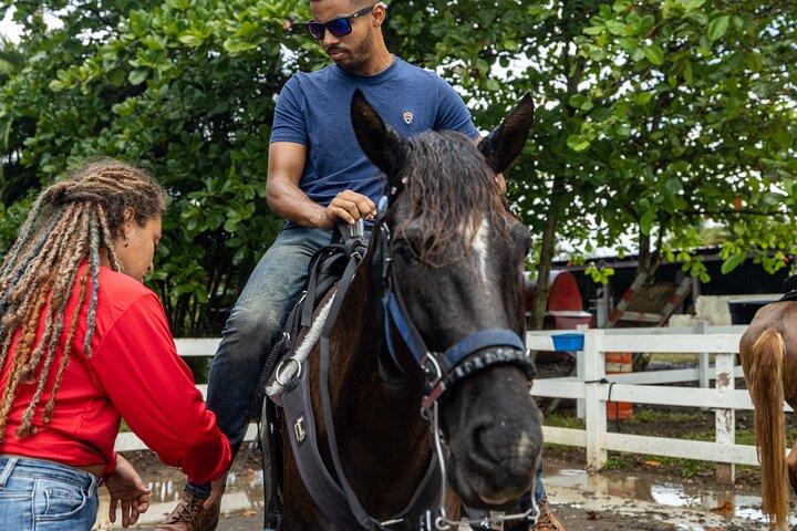 Escursione a cavallo in un ranch privato