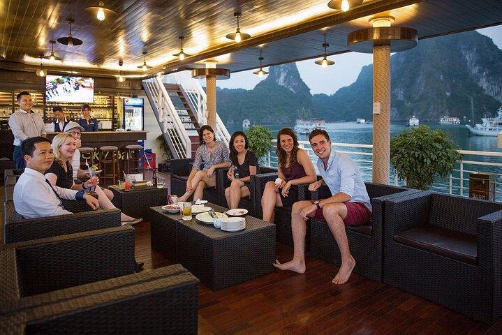 Hanoi: 2-Dage Halong Bay Luxury Escape på Alisa Premier Cruise