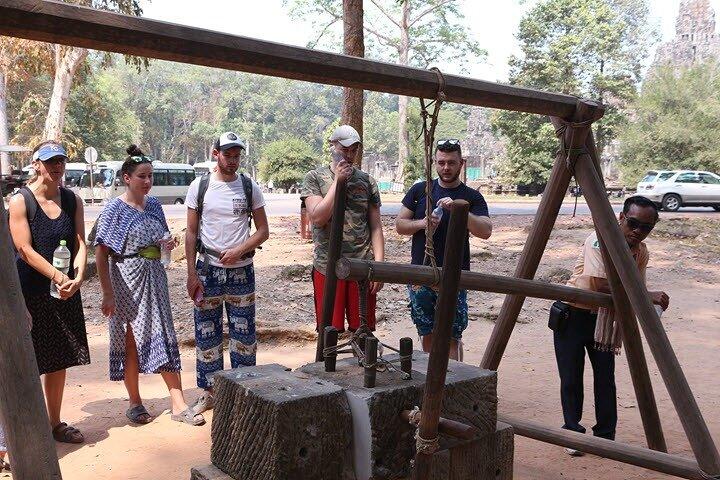 Angkor Wat highlight Tour From Sunrise -Small Group