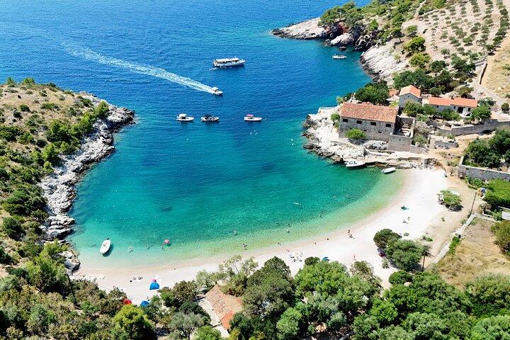 Privat tur fra HVAR Red Rocks, Pakleni Island & sydlige strande