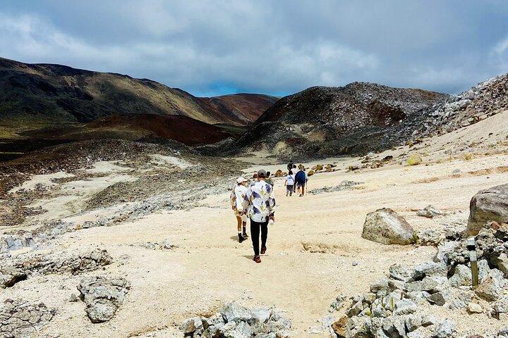 Camminare dentro un vulcano attivo: l'esperienza delle fumarole delle miniere di zolfo