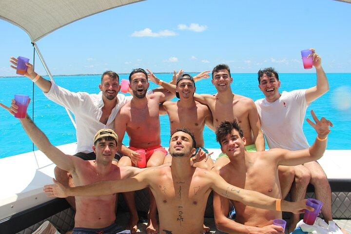 Catamarán privado de Cancún con parada de snorkel
