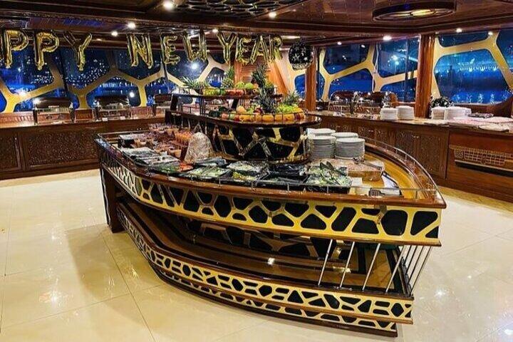 Crociera Mega Dhow Ocean Empress con cena a Dubai Marina