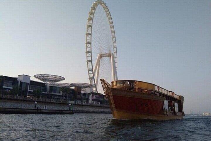 Crociera Mega Dhow Ocean Empress con cena a Dubai Marina