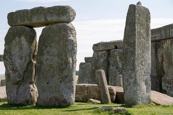 ロンドンからストーンヘンジ経由のサウサンプトンのプライベートクルーズ送迎。