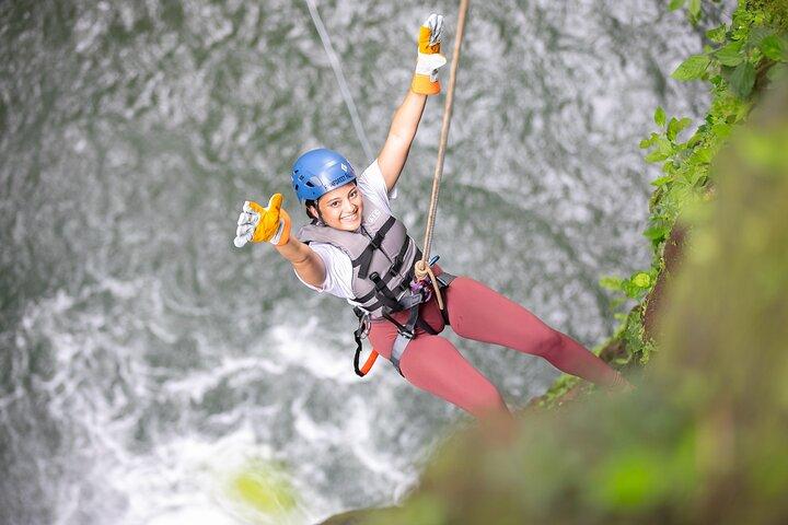 Rainforest Falls Waterfall Adventure di Pure Trek