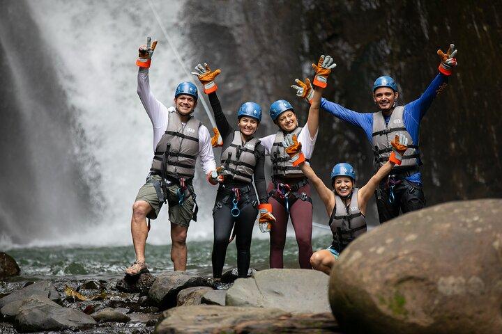 Rainforest Falls Waterfall Adventure di Pure Trek