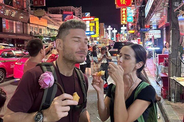 Excursão gastronômica noturna em Bangkok por Tuk Tuk