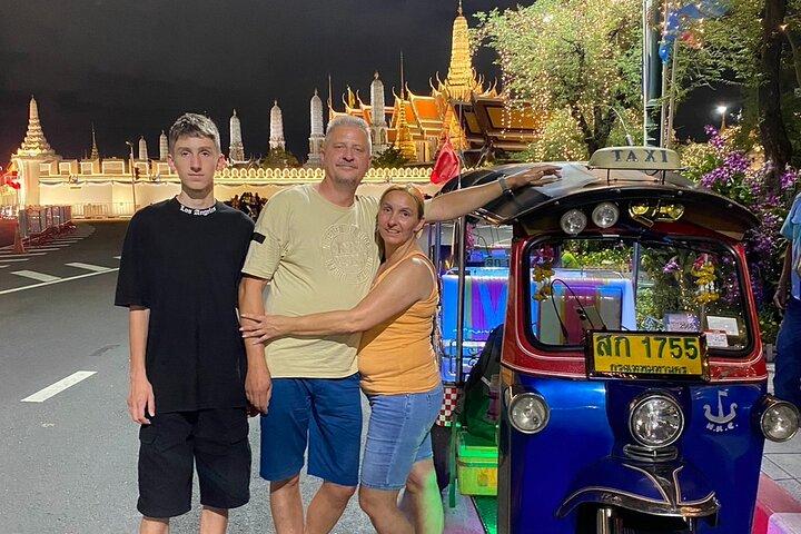 Excursão noturna em Bangkok: comida, templo e tuk tuk