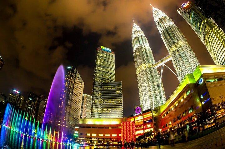 Oplev Kuala Lumpurs magi under lysene