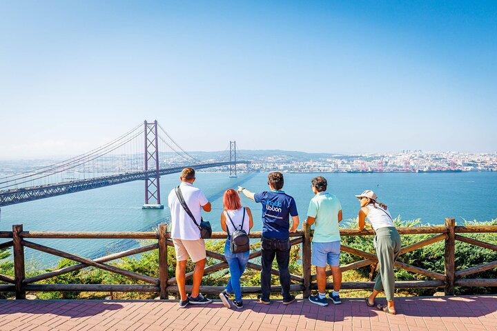 ArrabidaとSesimbraリスボンからワインテイスティングの小グループ日帰り旅行