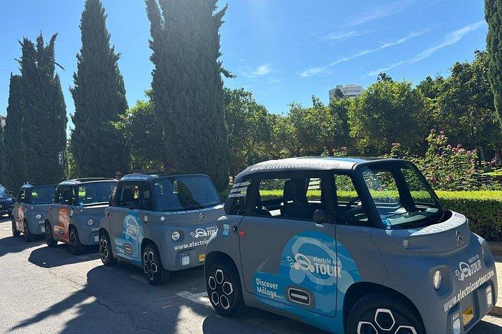 電気自動車でのマラガツアー： 2時間で市内観光