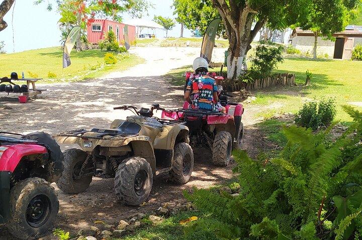 Combinatie van ATV Adventures en Ricks Cafe