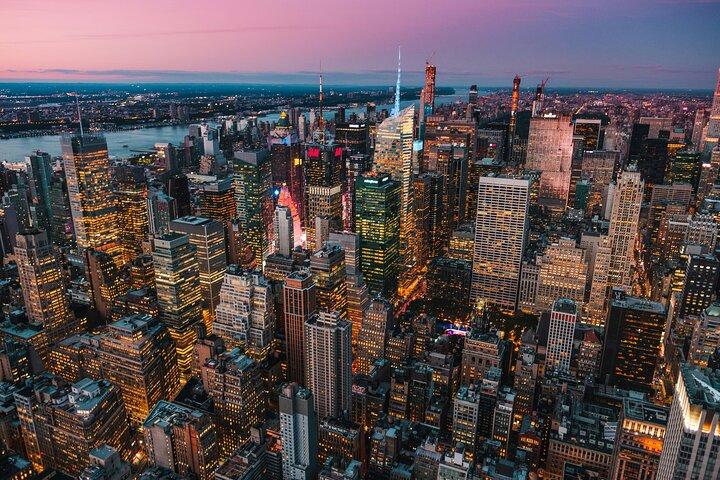 Transporte privado: Aeroportos de NYC para Manhattan –105 Min Free Wait