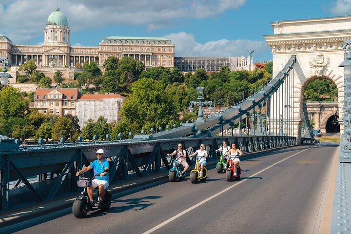 Budapest Kleingruppenführung auf MonsteRoller E-Scooter