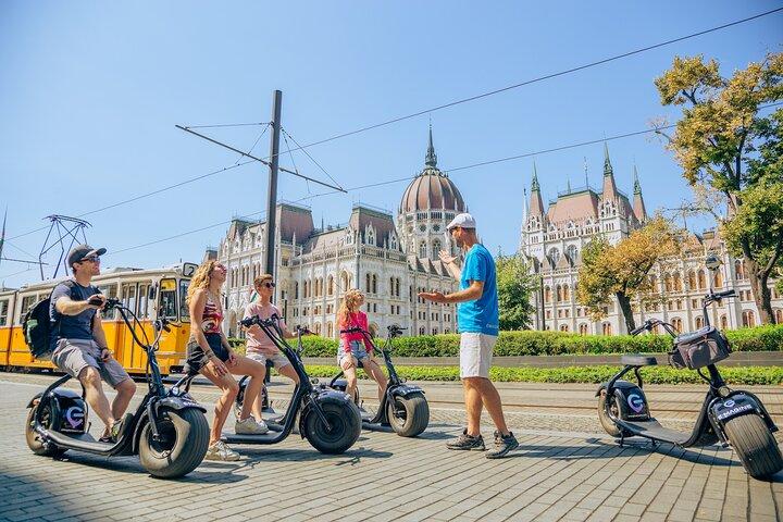 Budapest Liten Grupp Guidad Tur på MonsteRoller e-Scooter