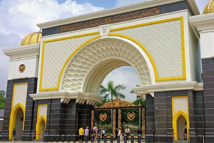 Tour condiviso di un giorno intero a Grand KL Putrajaya e Batu Caves