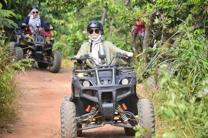 Langkawi ATV Abenteuerfahrt mit Ziplines und Wasserfall