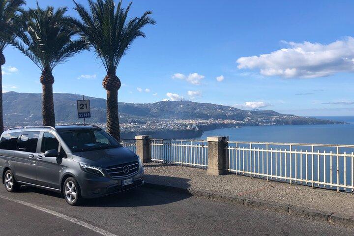 Naples depuis/vers Sorrente Transfert privé et arrêt optionnel à Pompéi