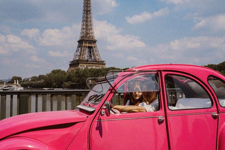 1h30 Visite guidée privée en Citroën 2CV rose