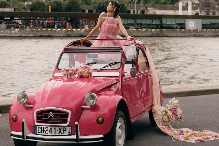 2 Hours Private Guided Tour in a Pink Citroën 2CV