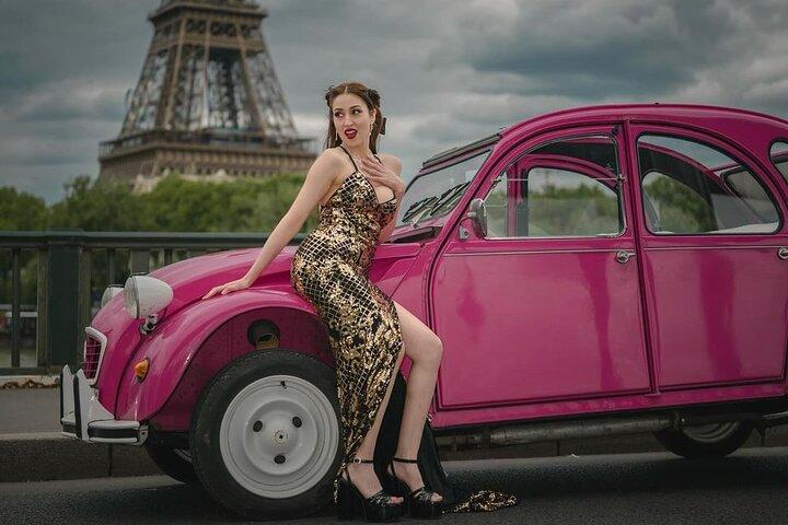 ピンクのシトロエン 2CV で行くパリ半日プライベートツアー