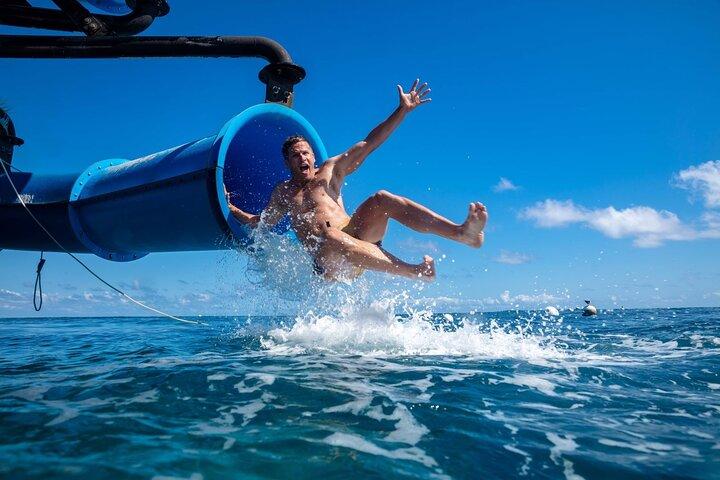 Tour de arrecife con buceo desde Cairns, pontón con actividades