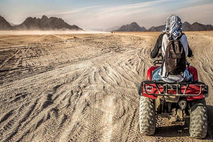Safari nel deserto in quad con giro in cammello da Marsa Alam