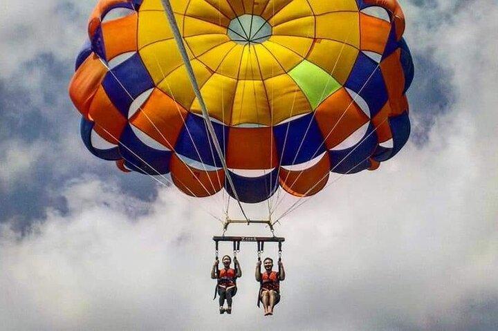 Nusa Dua Parasailing, moto acuática, GWK con Uluwatu Kecak Fire Dance
