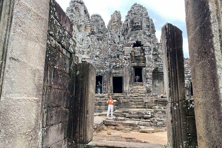 プノンペンからアンコールワット、バイヨン、タプロームへの日帰り旅行
