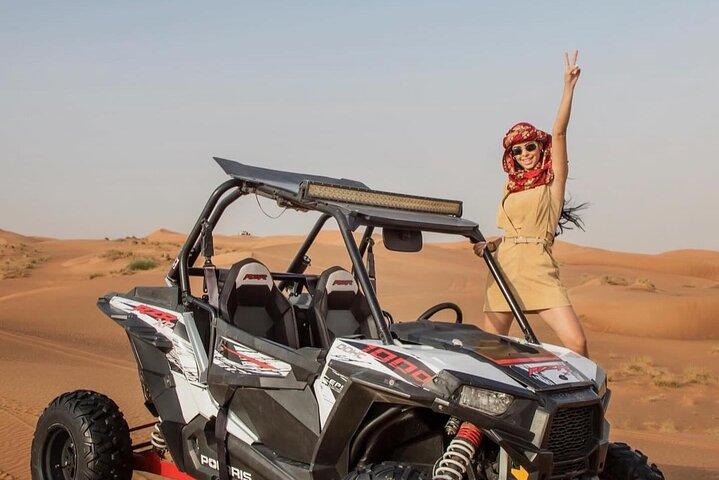 Safari dans le désert premium avec promenade en chameau en buggy Dune et dîner barbecue