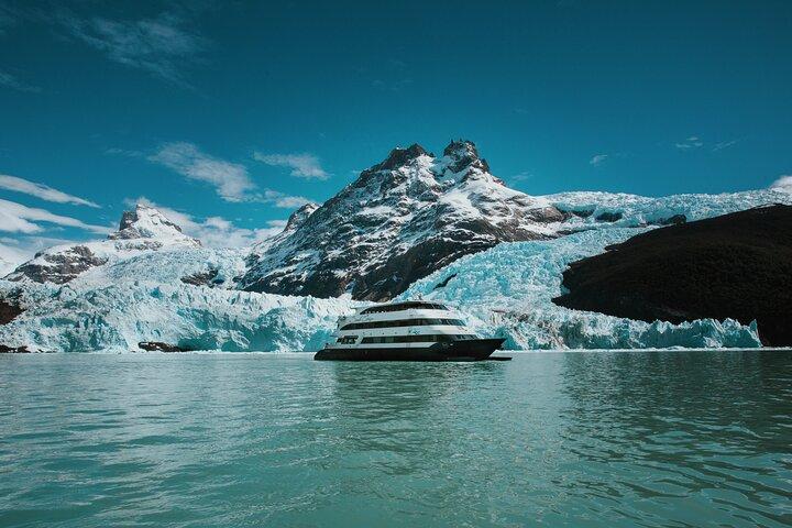 Der Geist der Gletscher: 1 Nacht geführte Kreuzfahrt ab Calafate