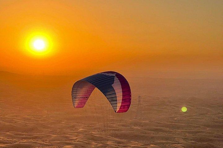 ラクダ乗りサンドボードとバーベキュー ディナー付きのプライベート砂漠ツアー