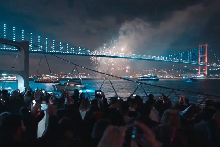 Istanbul New Year's Eve Dinner Cruise With Fireworks Shows 2026