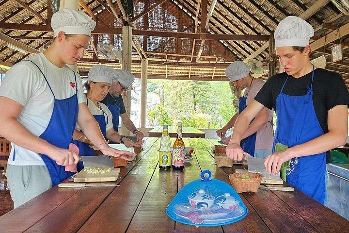 チェンマイ ランナースタイルタイ料理＆市場半日ツアー
