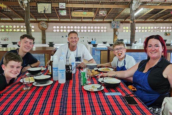 チェンマイ ランナースタイルタイ料理＆市場半日ツアー