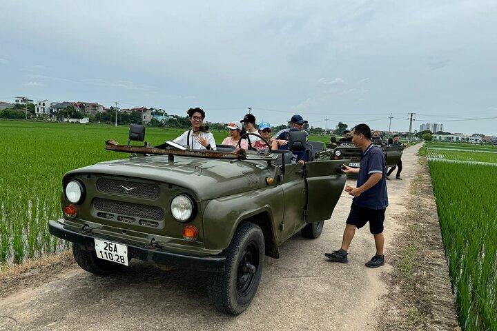 ハノイ市内観光のハイライト、トレインストリートコンバインで田舎を訪問
