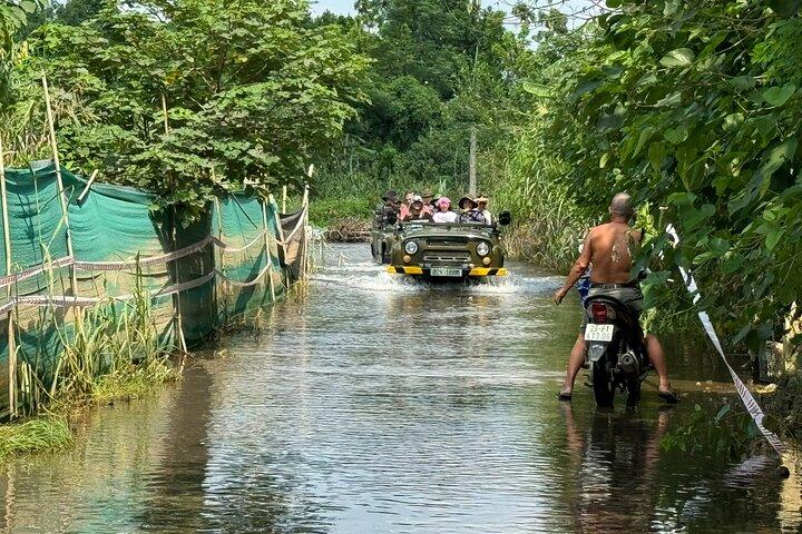Hanoi Jeep Red River Delta Utforska Rural Village Se risfält