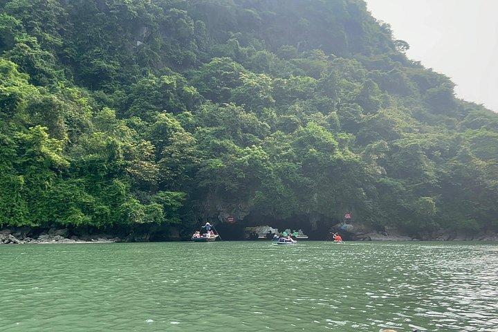 ハロン湾ユネスコクルーズツアー：ソンソット＆ルオン洞窟、チトフ島