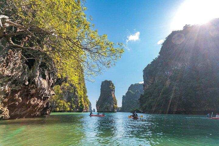 プーケット発、カタマラン船で行くパンガー湾とカヌーの日帰り旅行