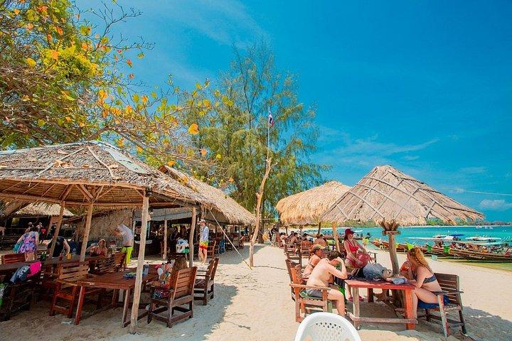 サムイ島からスピードボートでピッグアイランドでの豚の餌やり、カヤック、シュノーケリング旅行
