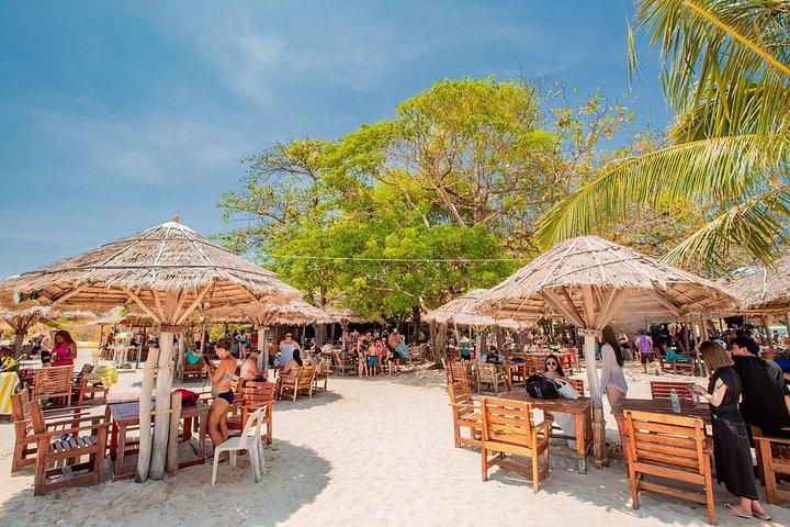 サムイ島からスピードボートでピッグアイランドでの豚の餌やり、カヤック、シュノーケリング旅行