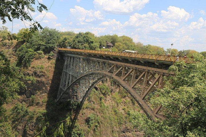 ジンバブエとザンビア：両側からの滝のガイド付きツアー