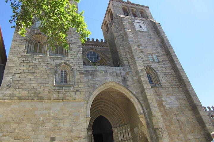 Private Tour: Évora, WineTasting and Monsaraz
