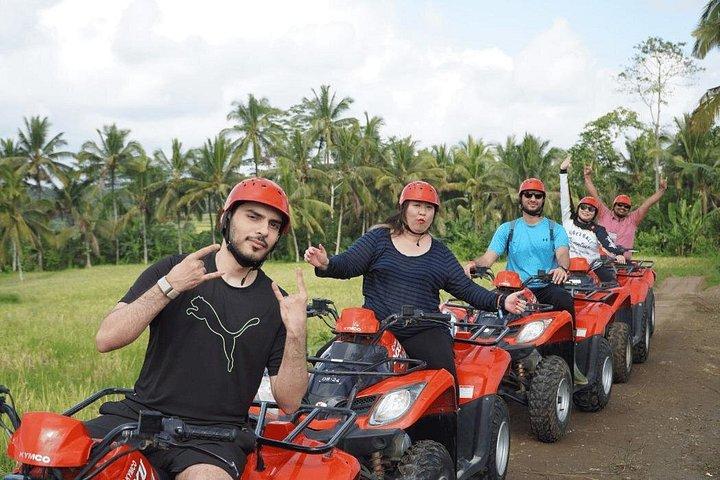 バリ島クワッドバイクでジャングル探検、ビュッフェランチ付き