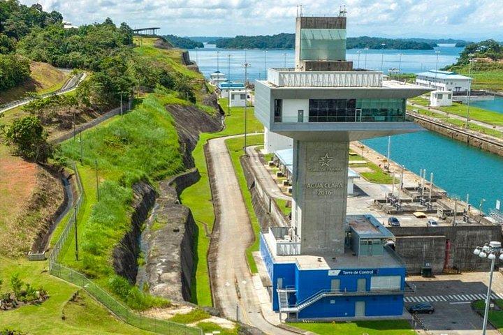 Exploring the Two Oceans Old and New Canal Locks Private Tour