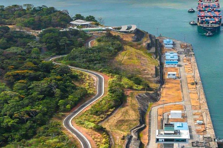 Exploring the Two Oceans Old and New Canal Locks Private Tour