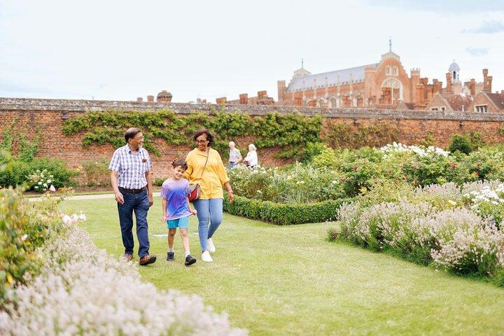 Hampton Court Palace Private Tour from London