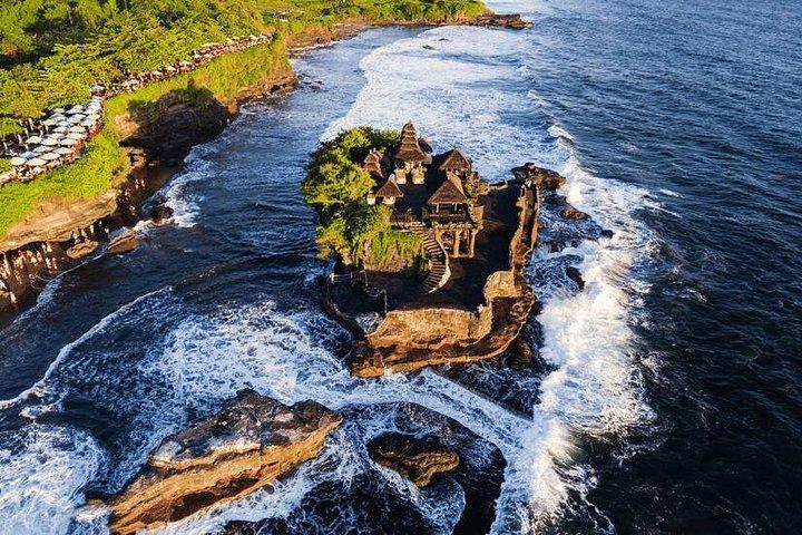 ウブドとタナロット終日ツアー：モンキーフォレスト、寺院＆サンセット